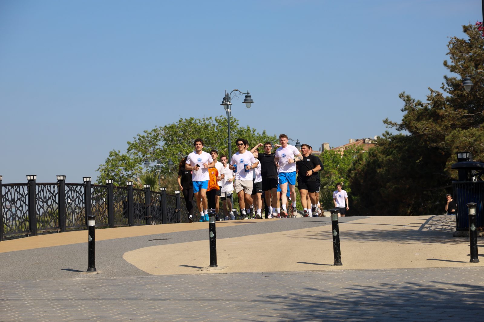 Beeky Run Club sahil koşusu